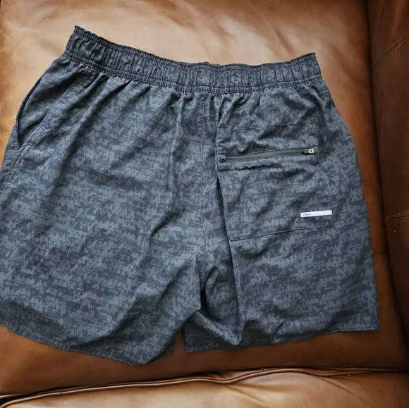Vuori Gray Men's Shorts Large - Picture 3 of 4